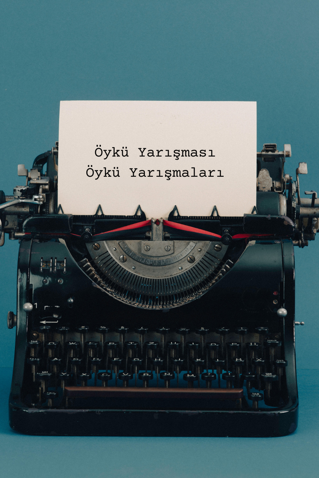 Daktiloda yazılı "Öykü Yarışması" ve "Öykü Yarışmaları" yazısı – yaratıcı yazarlık ve edebiyat yarışması görseli.