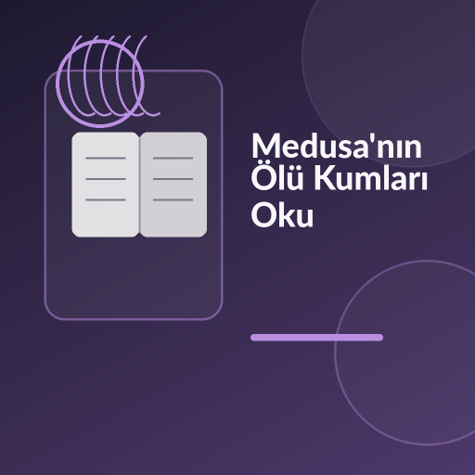 Üzerinde “Medusa'nın Ölü Kumları Oku” yazan, Medusa yılanları, kum saati, yedi klan işareti ve akademi kemeri temalı modern kare kitap görseli.