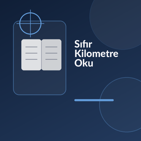 Üzerinde “Sıfır Kilometre Oku” yazan, sıfır kilometre taşı, yol çizgisi, şehir ışıkları ve yıldızlı gökyüzü temalı modern kare kitap görseli.